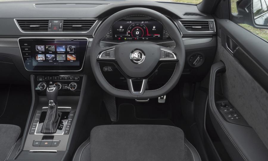 Торпедо Skoda Superb Combi 4x4 SportLine 2019 года  (UK) (фото 5 из 34)